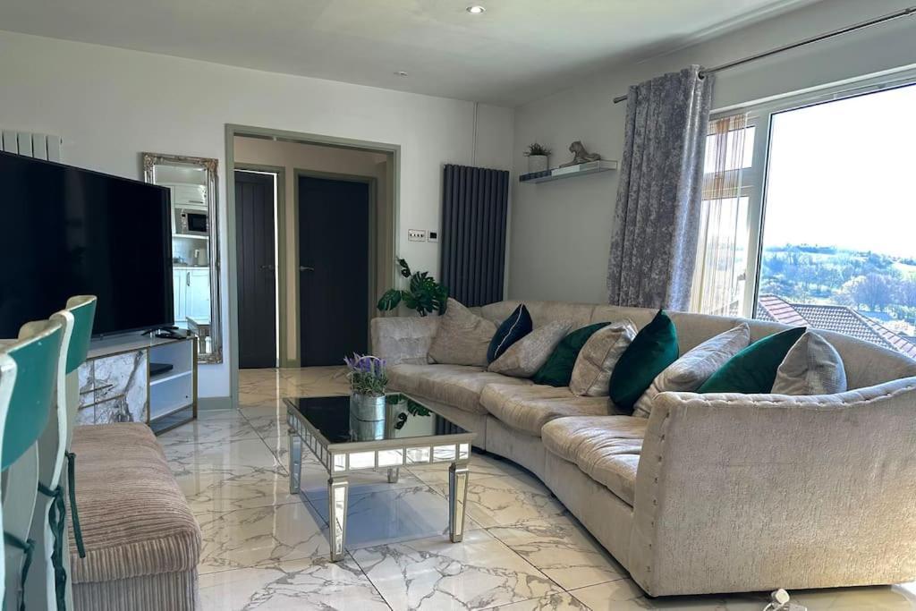 Detached Private Hot Tub With Log Burner * Torquay