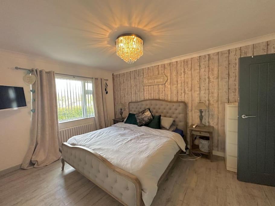 Detached Private Hot Tub With Log Burner * Torquay