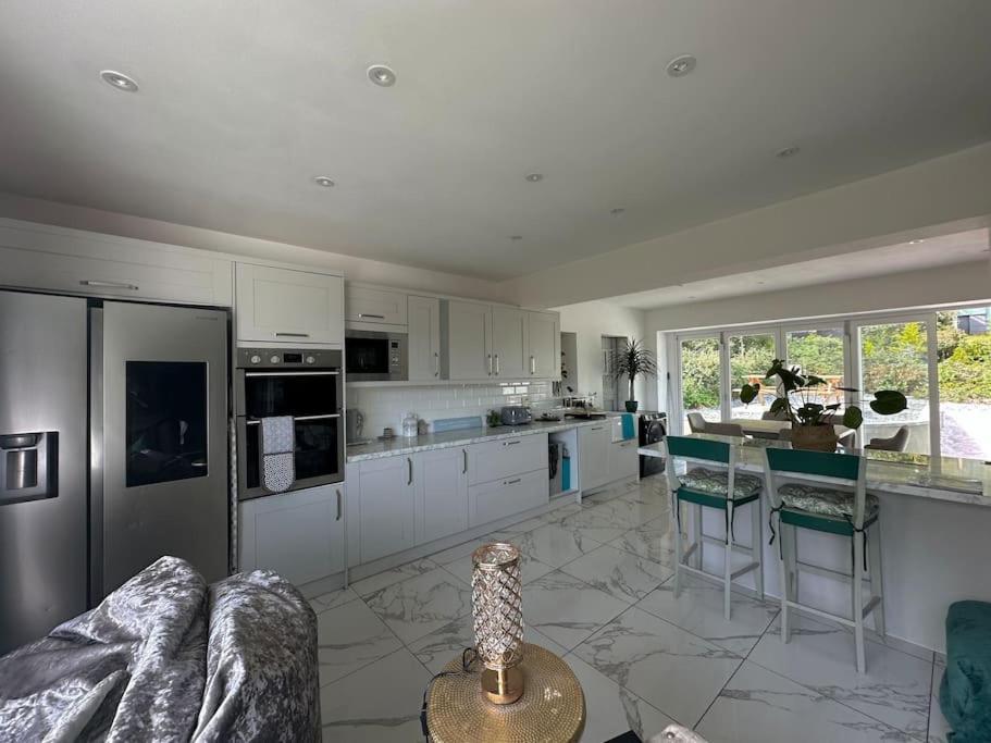 Villa Detached Private Hot Tub With Log Burner *