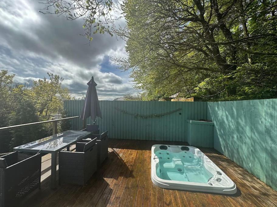 Detached Private Hot Tub With Log Burner Villa Torquay