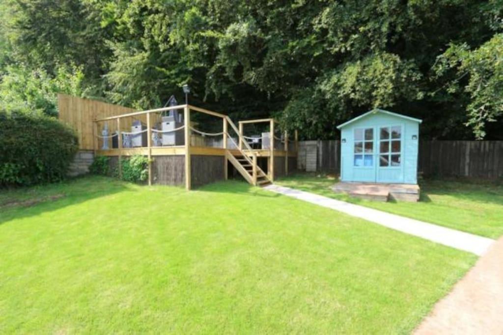 Detached Private Hot Tub With Log Burner *